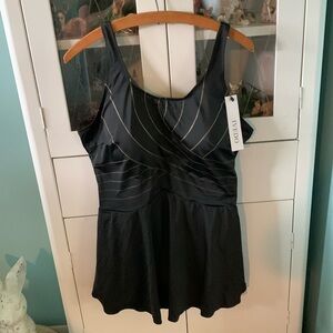 Ivedo sz 18W skirted one piece swimsuit nwt built in padded shelf bra